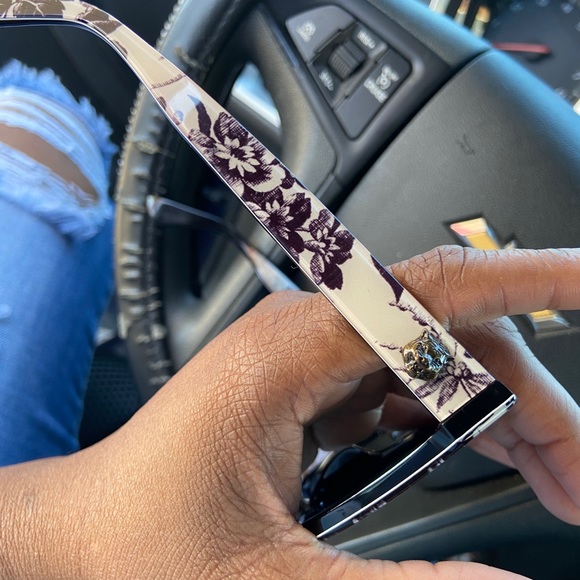 Tried on only - Picture 4 of 8